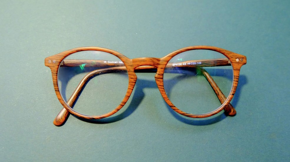 can i get free glasses on universal credit