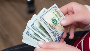 How Is Universal Credit Affected by Earnings