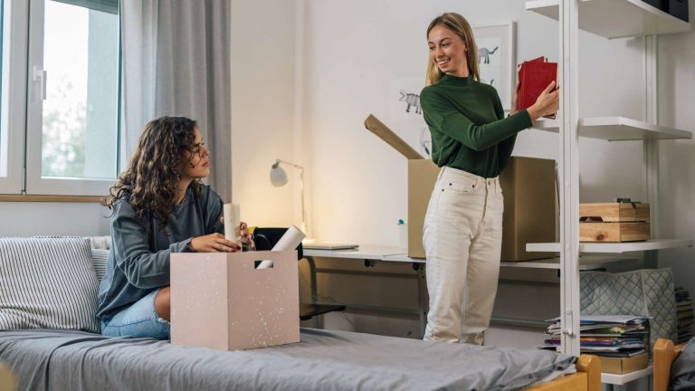 how much rent does universal credit pay for a single person